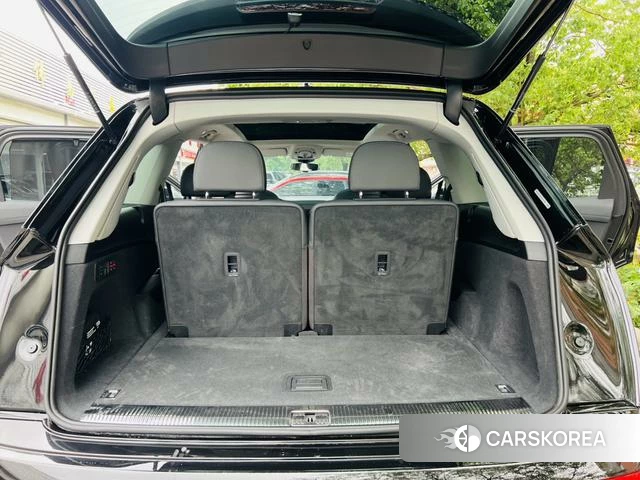 Audi Q7 2023 Черный из Китая, фото 5