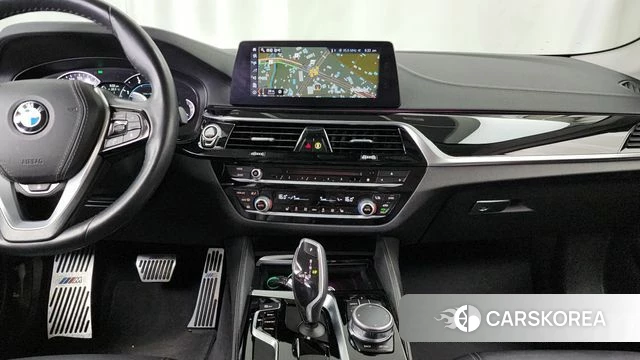 BMW 5 Series (G30) 2018 Белый из Кореи, фото 5