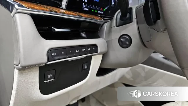 Cadillac Escalade 5th Generation 2023 Белый из Кореи, фото 5