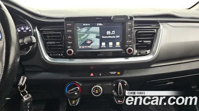 Kia Stonic 2018 Белый из Кореи, фото 5