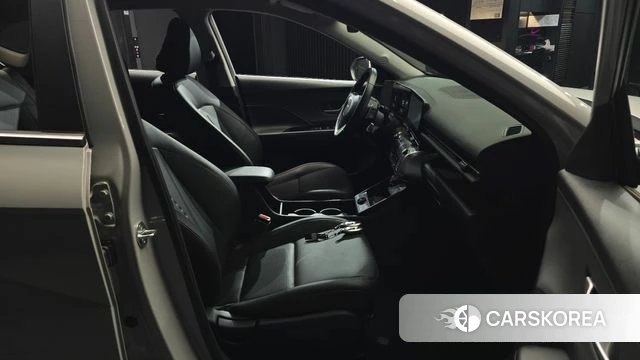 Hyundai Kona (SX2) 2023 Серебристо-серый из Кореи, фото 5