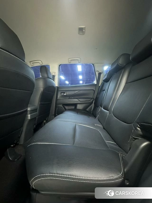 Mitsubishi  Outlander 2022 Белый из Китая, фото 5