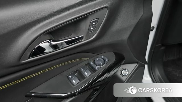 Chevrolet (GM Daewoo) Trax Crossover 2023 Белый из Кореи, фото 5