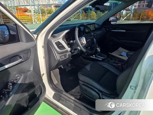 Kia Seltos 2022 Белый из Кореи, фото 5