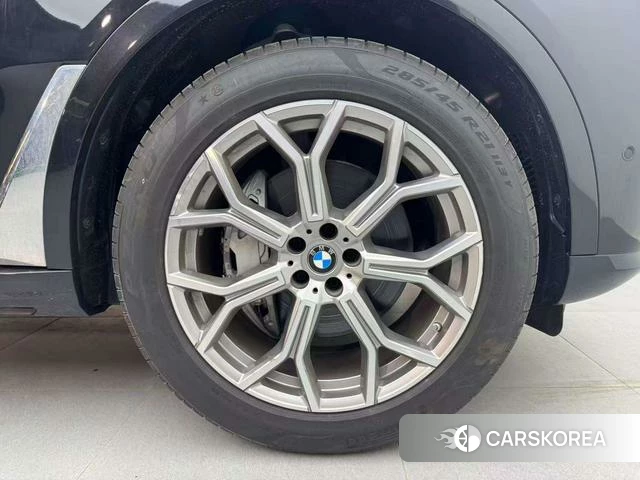BMW X7 2023 Черный из Китая, фото 5