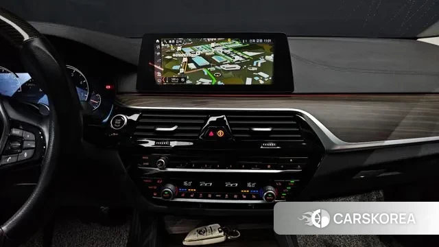 BMW 5 Series (G30) 2018 Белый из Кореи, фото 5