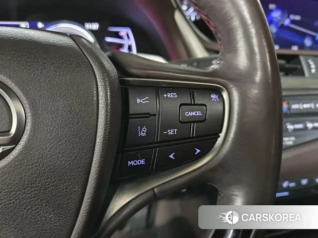 Lexus ES300h 7th generation 2019 Белый из Кореи, фото 5