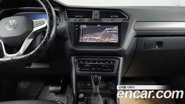 Volkswagen Tiguan Allspace 2023 Белый из Кореи, фото 5