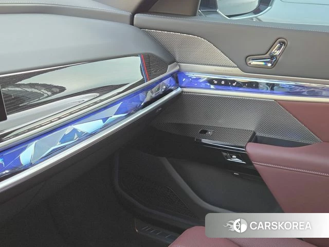 BMW 7 Series (G70) 2025 Черный из Кореи, фото 5