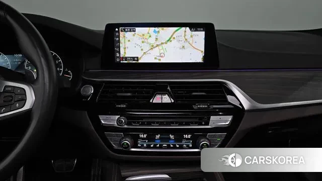 BMW 5 Series (G30) 2019 Белый из Кореи, фото 5