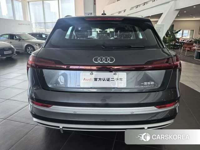 Audi e-tron 2026 Темно-серый из Китая, фото 5