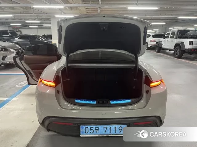 Porsche Taycan 2024 Цвет галактики из Кореи, фото 5