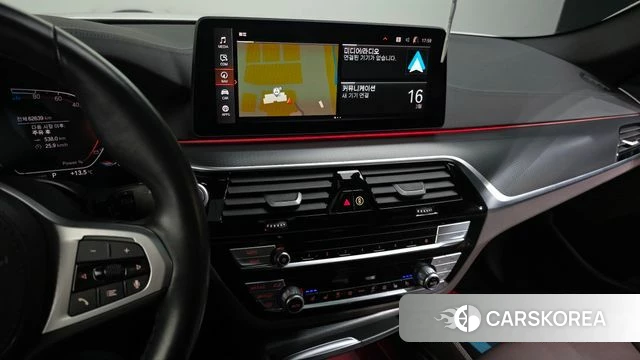 BMW 5 Series (G30) 2023 Белый из Кореи, фото 5