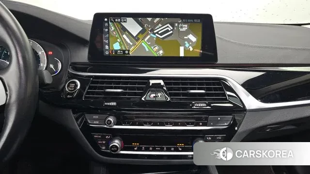 BMW 5 Series (G30) 2018 Серебристо-серый из Кореи, фото 5