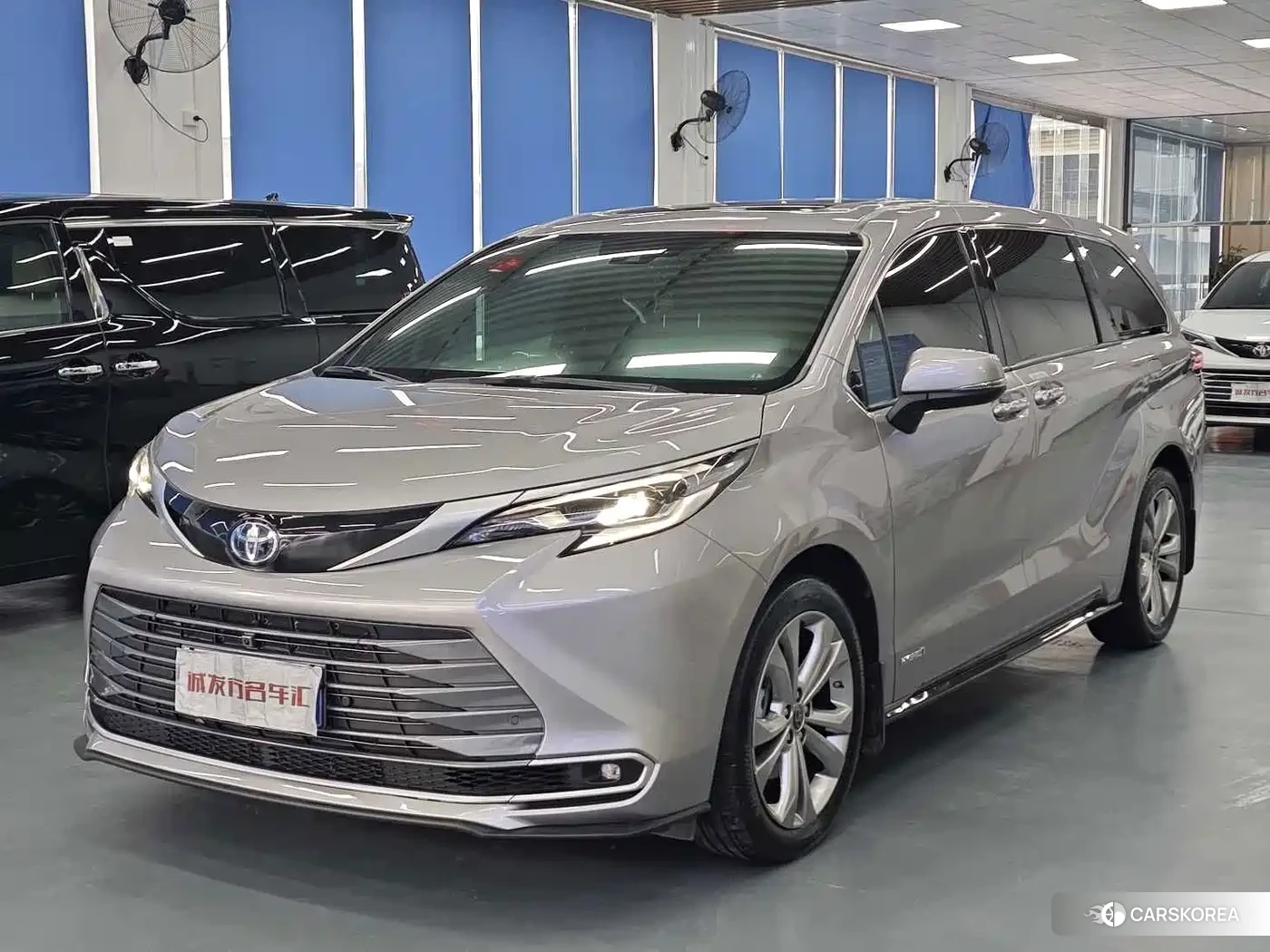 Toyota Sienna 2024 Silver/gray из Китая, фото 5