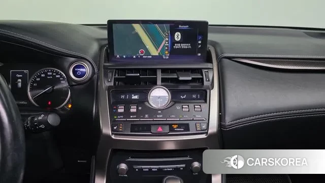 Lexus NX300h 2018 Серебристо-серый из Кореи, фото 5