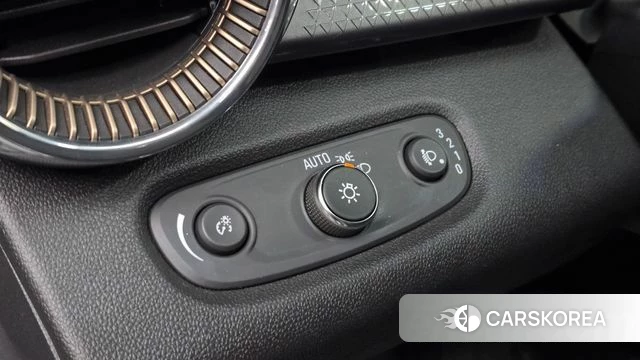 Chevrolet (GM Daewoo) Trax Crossover 2023 Белый из Кореи, фото 5