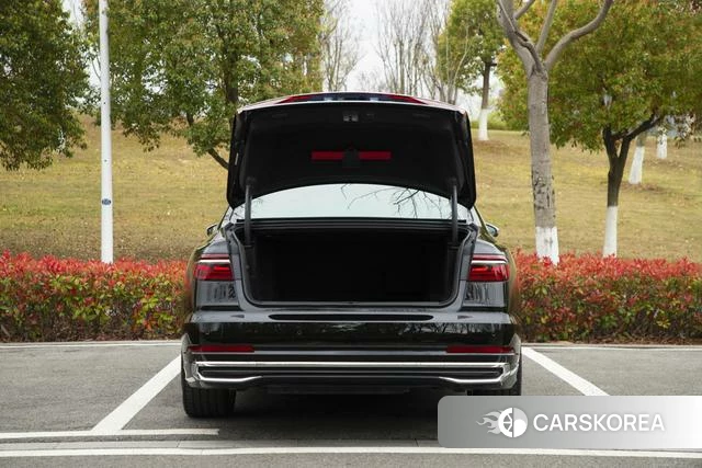 Audi A8 2023 Черный из Китая, фото 5
