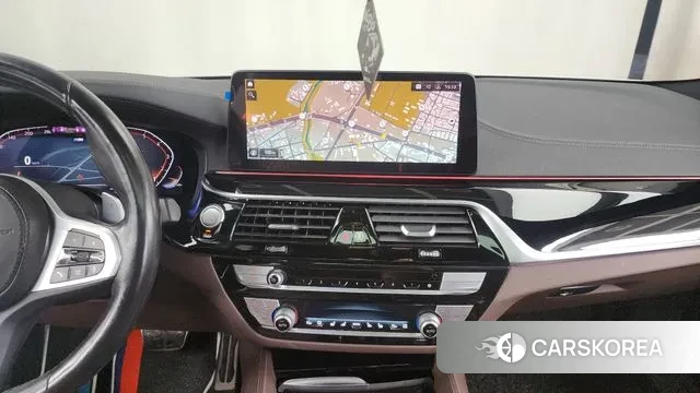 BMW 5 Series (G30) 2021 Белый из Кореи, фото 5