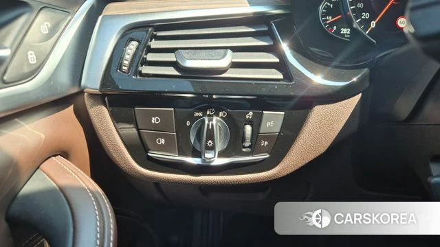 BMW 5 Series (G30) 2018 Серый из Кореи, фото 5