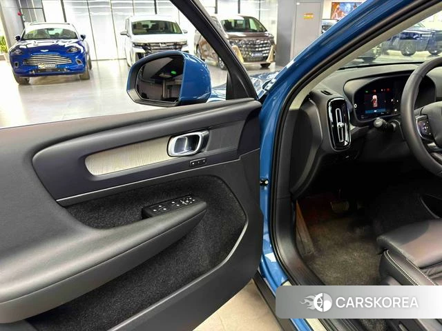 Volvo XC40 2023 Синий из Китая, фото 5