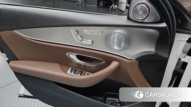 Mercedes-Benz E-Class W213 2018 Белый из Кореи, фото 5