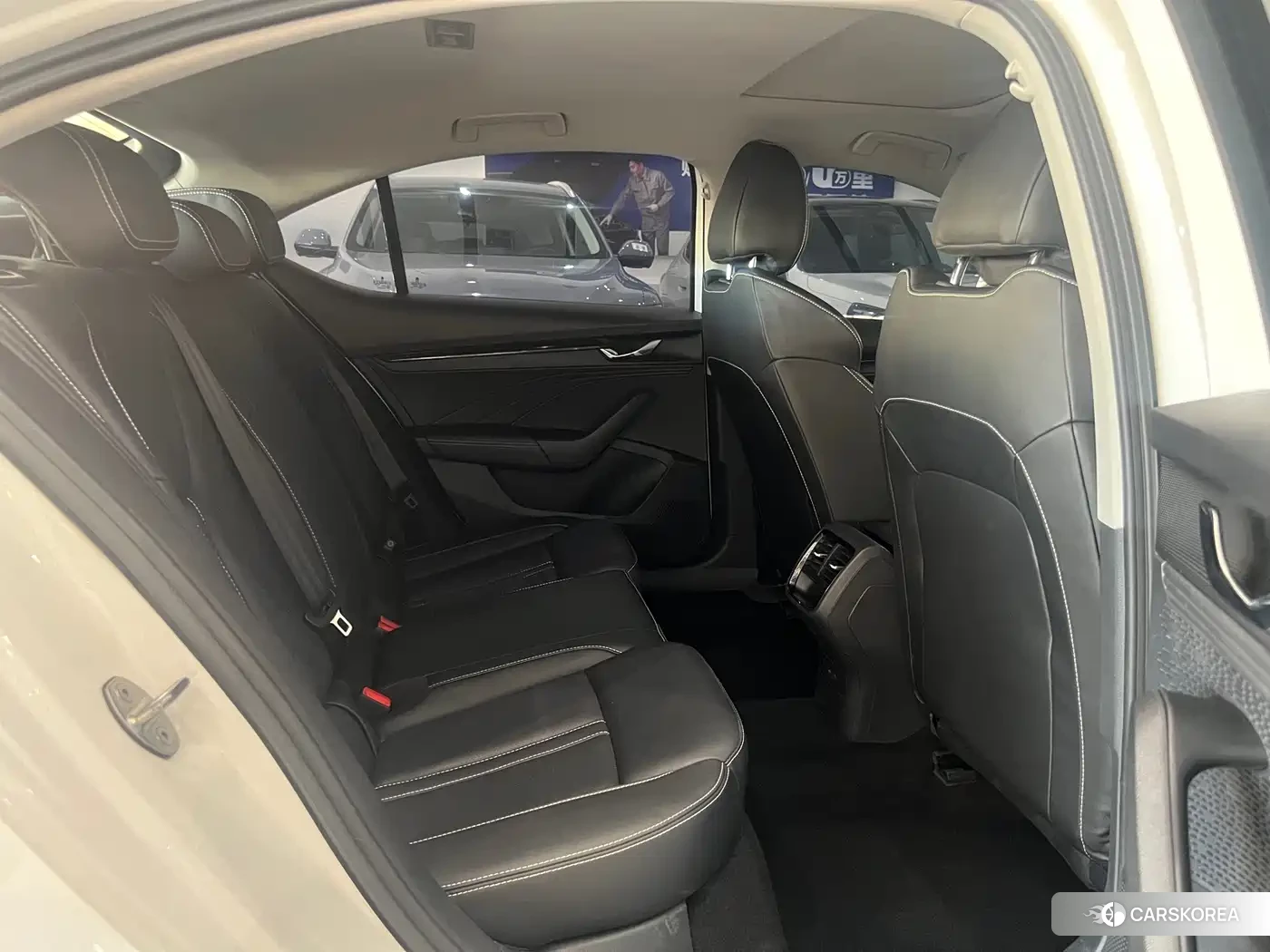 Skoda Octavia 2022 Белый из Китая, фото 5