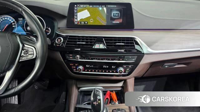 BMW 5 Series (G30) 2018 Белый из Кореи, фото 5