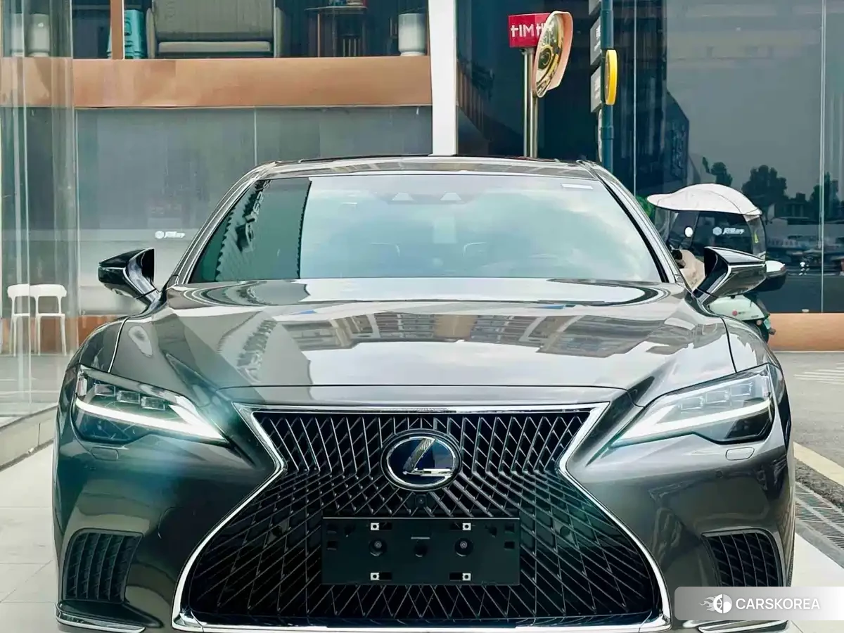 Lexus LS 2021 Silver/gray из Китая, фото 5