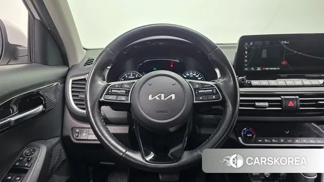 Kia Seltos 2022 Белый из Кореи, фото 5