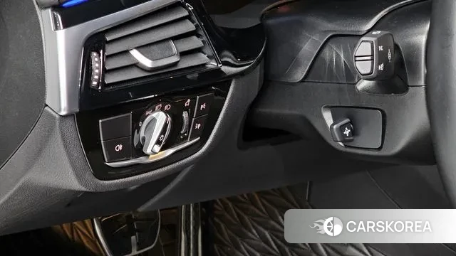 BMW 5 Series (G30) 2023 Белый из Кореи, фото 5