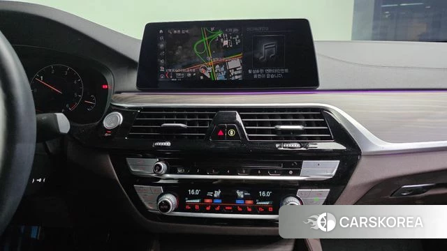 BMW 5 Series (G30) 2019 Белый из Кореи, фото 5