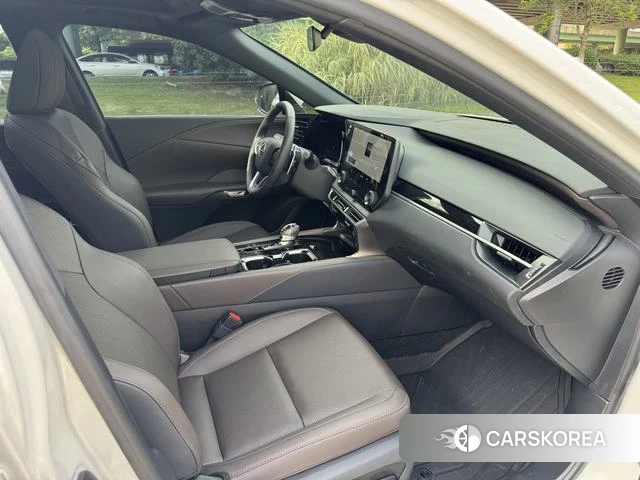 Lexus RX 2025 Белый из Китая, фото 5