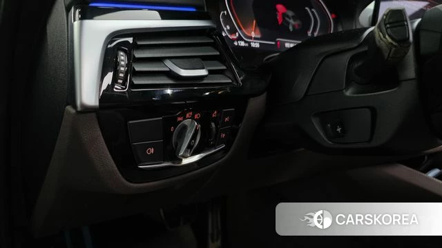 BMW 5 Series (G30) 2023 Серый из Кореи, фото 5