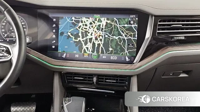 Volkswagen Touareg 3rd generation 2021 Серебряный из Кореи, фото 5