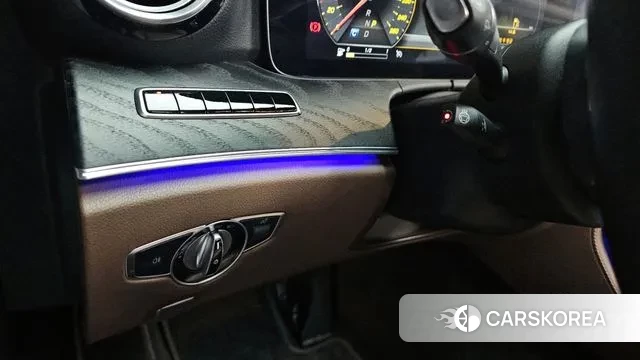 Mercedes-Benz E-Class W213 2019 Серебряный из Кореи, фото 5