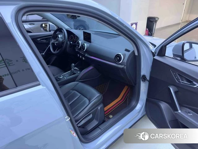 Audi Q2L 2023 Темно-серый из Китая, фото 5