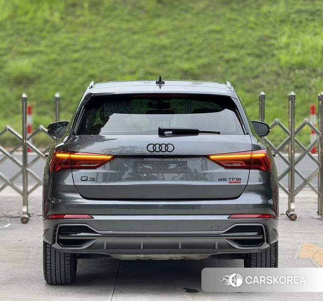 Audi Q3 2022 Темно-серый из Китая, фото 5