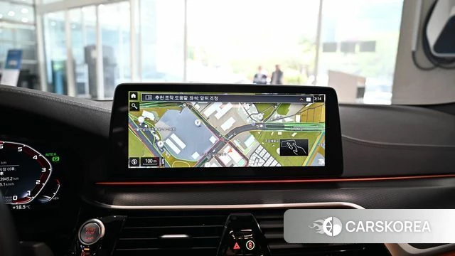 BMW 5 Series (G30) 2023 Белый из Кореи, фото 5