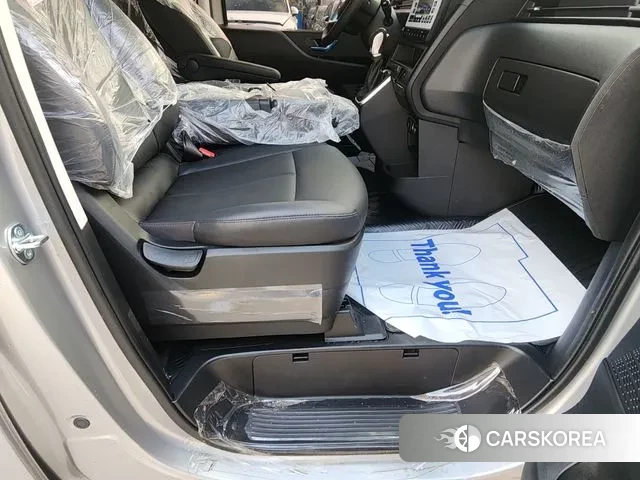 Hyundai Staria 2025 Серебристо-серый из Кореи, фото 5