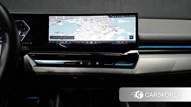 BMW 5 Series (G60) 2024 Серебристо-серый из Кореи, фото 5