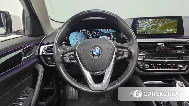 BMW 5 Series (G30) 2018 Белый из Кореи, фото 5