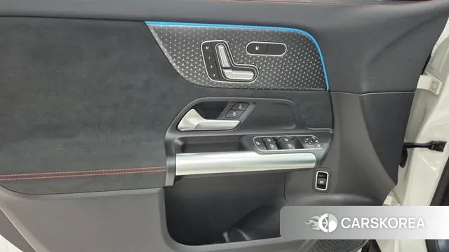 Mercedes-Benz GLA - Class H247 2025 Белый из Кореи, фото 5