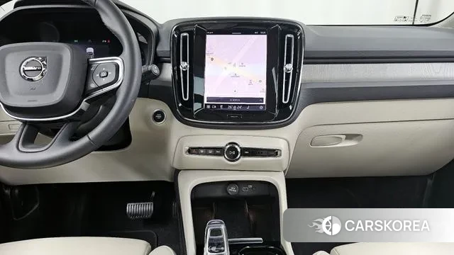 Volvo XC40 2022 Светло-серебряный цвет из Кореи, фото 5