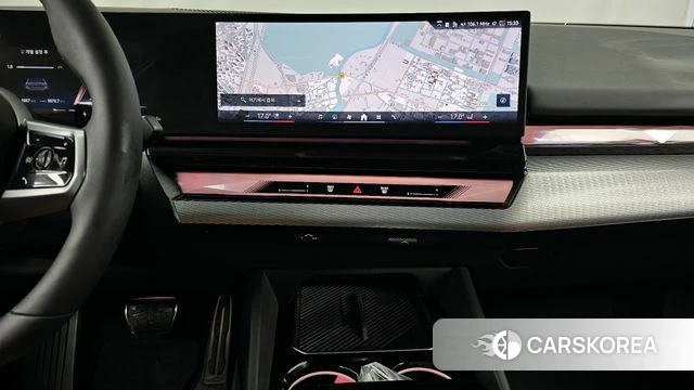 BMW 5 Series (G60) 2025 Серебристо-серый из Кореи, фото 5