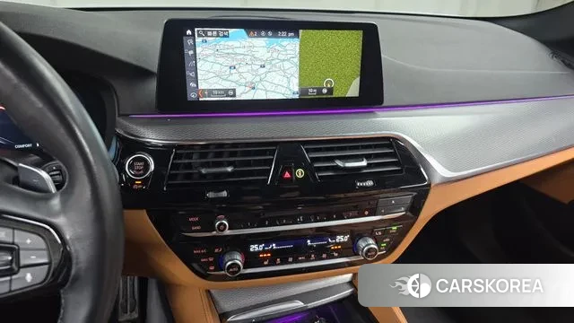 BMW 5 Series (G30) 2018 Белый из Кореи, фото 5