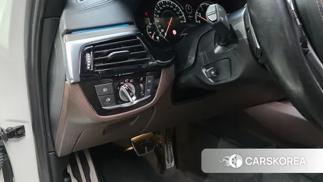 BMW 5 Series (G30) 2018 Белый из Кореи, фото 5