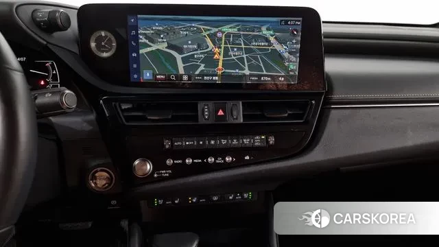 Lexus ES300h 7th generation 2024 Белый из Кореи, фото 5