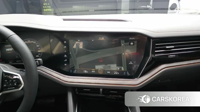 Volkswagen Touareg 3rd generation 2023 Белый из Кореи, фото 5