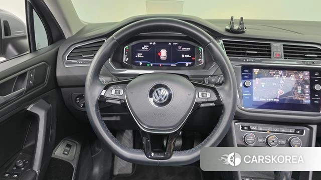 Volkswagen Tiguan Allspace 2020 Серебристо-серый из Кореи, фото 5